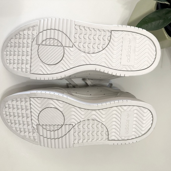 NWOB Adidas Supercourt in Grey Leather - Picture 9 of 12